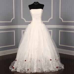 St. Pucchi Fleur Detailed W/ Roses Wedding Dress